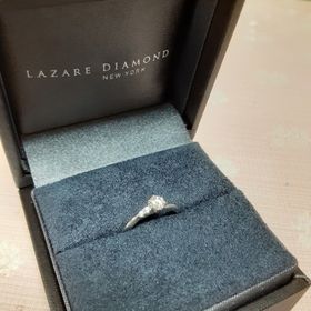 【ラザール ダイヤモンド(LAZARE DIAMOND)の口コミ】 ダイヤモンドの輝きがとても美しく、傾けると虹色に光って手元がとても華…