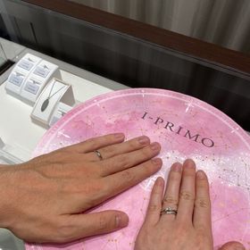 【アイプリモ(I-PRIMO)の口コミ】 シンプルなデザインですが、ダイヤモンドの大きさと配置がとても上品で気…