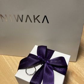 【俄(にわか)の口コミ】 ストレートなものだと、自分の指には合わないなと思っていたので、曲線を…