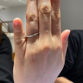 【銀座ダイヤモンドシライシの口コミ】 細いリングなのにしっかりと存在感があって上品な感じが気に入っています…