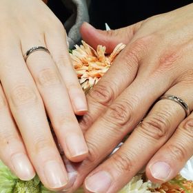 【アイプリモ(I-PRIMO)の口コミ】 デザインはワンポイントダイヤですが、中心部が凹凸のあるデザインなので…