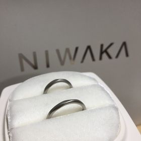 【俄(にわか)の口コミ】 デザインが良かった。
あまり目立つ指輪が好みでなかったのでマット加工に…