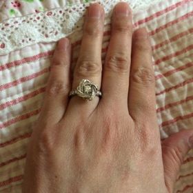 【ブシュロン(BOUCHERON)の口コミ】 年齢のせいもあり関節のしわが深く、仕事上ネイルもできず、爪も伸ばせな…