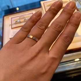 【Katamu(カタム)の口コミ】 とにかく誰とも被らなそうなオシャレなデザイン。
角があり、マットな素材…