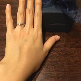 【銀座ダイヤモンドシライシの口コミ】 第一にダイヤがすごく綺麗でした。4Cのうち、カラーをすごく重視していた…