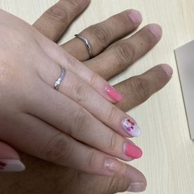 【COCKTAIL(カクテル)の口コミ】 婚約者の指が細いので主張し過ぎない細身の指輪を探している際に店員さん…