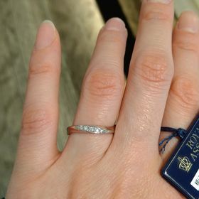 【ROYAL ASSCHER(ロイヤル・アッシャー)の口コミ】 私が試着したのは2つともプラチナ鍛造のリングで、通常のプラチナのみより…
