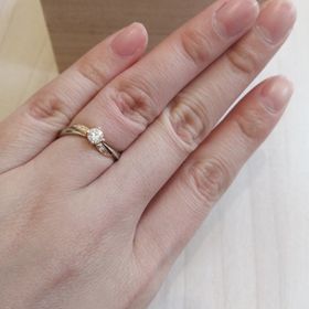 【LAPAGE(ラパージュ)の口コミ】 指輪のデザインは、お花のダリアをモチーフにしたエレガントかつキュート…