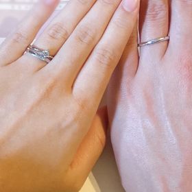 【canal4℃(カナルヨンドシー)の口コミ】 婚約指輪は、夫からサプライズで貰いました。
箱を開けた瞬間小さすぎず大…