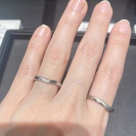 【銀座ダイヤモンドシライシの口コミ】 ウェーブのフォルムにダイヤモンドが美しく、とてもエレガントな指輪でし…