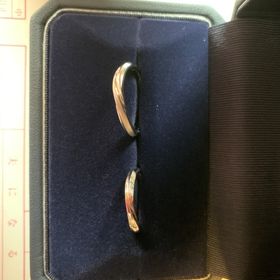 【銀座ダイヤモンドシライシの口コミ】 ねじれデザインの指輪を探しており、何店舗か見てみましたが、こちらの指…