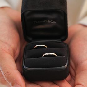 【ティファニー(Tiffany & Co.)の口コミ】 シンプルなプラチナリングを探していたました。真ん中が少しへこんだデザ…