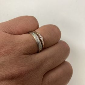 【SCARABE(スカラベ)】の口コミ ゴールドとプラチナでおしゃれだったので。
またイニシャルや日付を入れる...