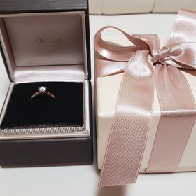 【アイプリモ(I-PRIMO)の口コミ】 いくつかブライダルリング店見に行きましたが、センターに向かって華奢な…