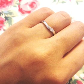 【TRECENTI(トレセンテ)の口コミ】 結婚指輪にもダイヤがついていてほしかったので、こちらのリングに致しま…