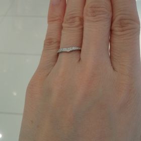 【LAPAGE(ラパージュ)の口コミ】 細めのリングが好きで、指が長く見えるデザインが気に入りました。シンプ…