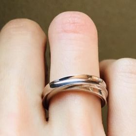 【4℃ BRIDAL(ヨンドシーブライダル)の口コミ】 シンプルなリングを探しており、こちらのブランドは以前から知っていまし…