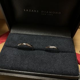 【ラザール ダイヤモンド(LAZARE DIAMOND)の口コミ】 婚約指輪も購入しましたが、重ね付けしてもストレートで邪魔しない可愛い…