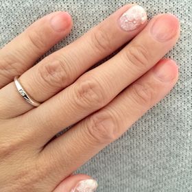 【4℃ BRIDAL(ヨンドシーブライダル)の口コミ】 私は職場でも毎日つけておきたかったので、あまり目立たなく、シンプルだ…