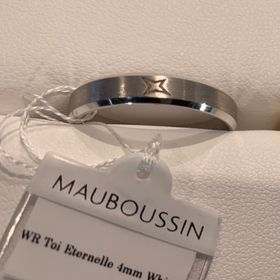 【MAUBOUSSIN(モーブッサン)の口コミ】 シンプルなプラチナ、ゴールドのリングですが、少しずつデザインが違うも…