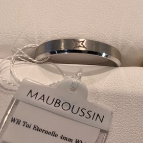 【MAUBOUSSIN(モーブッサン)】の口コミ シンプルなプラチナ、ゴールドのリングですが、少しずつデザインが違うもの...