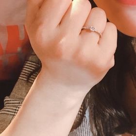 【festaria bijou SOPHIA(フェスタリア ビジュソフィア)の口コミ】 手が小さめなので細めのリングの方が似合うと言われその中から選びました…