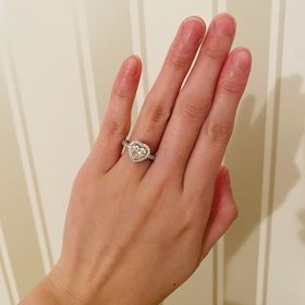 【グラフ(GRAFF)の口コミ】 初めはオーバルかサークルのものを探していましたが、全く似合わず関節が…