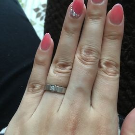 【ラザール ダイヤモンド(LAZARE DIAMOND)の口コミ】 まず、シンプルだけどダイヤモンド入りであること。そして人と被らず、太…