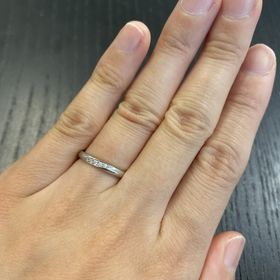 【ROYAL ASSCHER(ロイヤル・アッシャー)の口コミ】 結婚指輪はダイヤが入っているものが良いと思って探していましたが、なか…