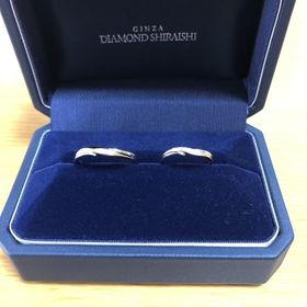 【銀座ダイヤモンドシライシの口コミ】 ウェーブデザイン・ピンクゴールドとプラチナの2色使いになっているペアの…