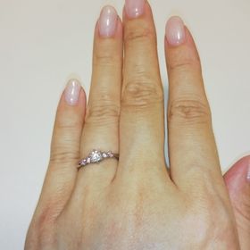 【LUCIE(ルシエ)の口コミ】 いいなと思うデザインのリングが多かったので見に行きました。
迷う私に、…