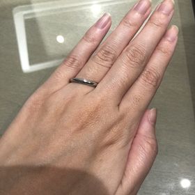 【アイプリモ(I-PRIMO)の口コミ】 シンプルだけどデザインがある指輪でとても素敵でした。プラチナの他にピ…