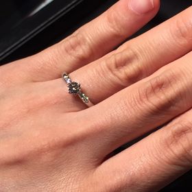 【ラザール ダイヤモンド(LAZARE DIAMOND)の口コミ】 一番の決め手は、ダイヤモンドの輝きです。
全部で三店舗回りましたが、最…