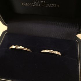 【銀座ダイヤモンドシライシの口コミ】 指輪はプラチナのエタニティタイプを探していました。婚約指輪との重ね付…