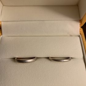 【ケイウノ ブライダル(K.UNO BRIDAL)の口コミ】 ペア感がしっかりあるデザインかつ、2人が似合い気にいるデザインを探して…