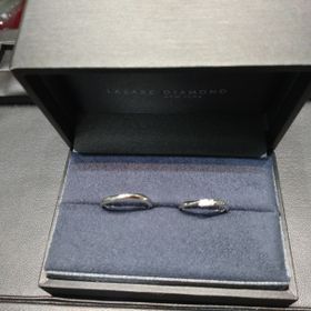 【ラザール ダイヤモンド(LAZARE DIAMOND)の口コミ】 デザインが気に入りました。私の指に合うウェーブ感と、シンプルなのに華…