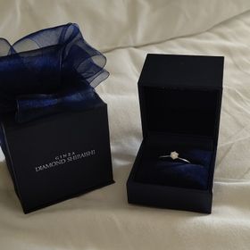 【銀座ダイヤモンドシライシの口コミ】 サイズが調整可能なリングなので、相手のサイズが分からなくても購入出来…