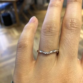 【LOVE NOTESの口コミ】 かなり細身のため、指輪をつけてる感が苦手な方にはおすすめです。
中央に…