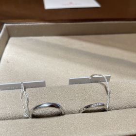 【TRECENTI(トレセンテ)の口コミ】 [指輪のデザイン・テイスト・素材について］
シンプルで可愛らしい指輪を…