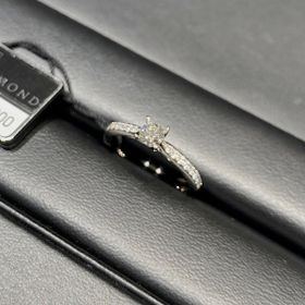 【ラザール ダイヤモンド(LAZARE DIAMOND)の口コミ】 ラザールダイヤモンドの虹色に輝くダイヤモンドを引き立たせるデザインの…