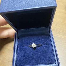 【銀座ダイヤモンドシライシの口コミ】 ダイヤのみをまず購入しました。プロポーズリングに付けて頂いてそれを渡…