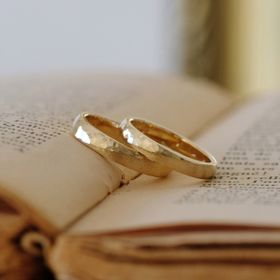 【サロン・ド・ルシェルの口コミ】 指輪のデザインがとてもおしゃれで、イニシャルや大好きな桜の絵まで入れ…