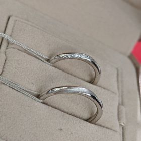 【TRECENTI(トレセンテ)の口コミ】 [デザイン・テイスト]
 ストレートタイプですが右上がりにウェーブのデザ…