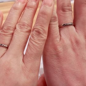 【Smith(工房スミス)の口コミ】 あまりブランドにはこだわらないので、シンプルながら、2人とも気にいるデ…