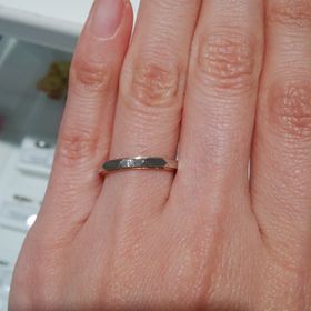 【Honey Bride(ハニーブライド)の口コミ】 ピンクゴールドとプラチナのコンビで、レディースのみダイヤモンドがワン…