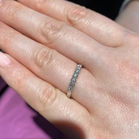 【エクセルコダイヤモンド(EXELCO DIAMOND)の口コミ】 ハーフエタニティで探しており、５店舗以上見て回った中で輝きは最高級だ…