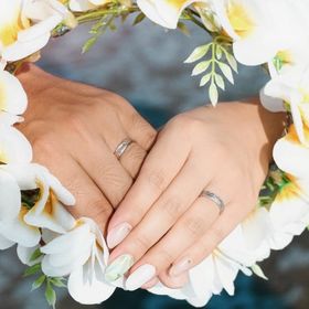 【Makana(マカナ)の口コミ】 私たちは海が大好きで
大好きな海にゆかりのある指輪にしたいと思い
ハワ…