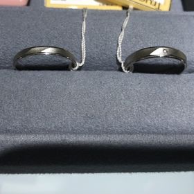 【GALA JEWELRY(ガラジュエリー)の口コミ】 つや消し加工がされた他ではあまり見ないデザインを希望していたため、探…