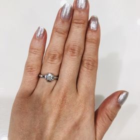 【CORE JEWELS(コアジュエルス)の口コミ】 他のどのブランドにも無いモダンなデザインと、自分でいくつかのダイヤか…