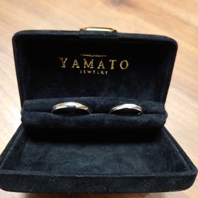 【PILOT BRIDAL(パイロットブライダル)の口コミ】 結婚指輪の買い換えで購入しました。ダイヤモンドが斜めに9粒入っており、…